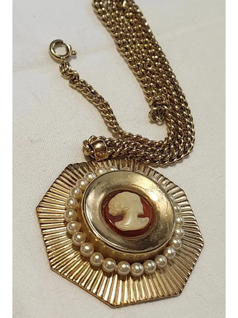 Vintage 1960s Gold Tone Cameo Pendant Necklace Faux Pearl Setting Classic